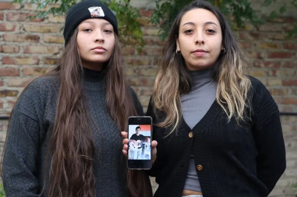 Arianna y Luz reclaman que el único imputado quede detenido y se haga Justicia. Foto Tania Domenicucci 