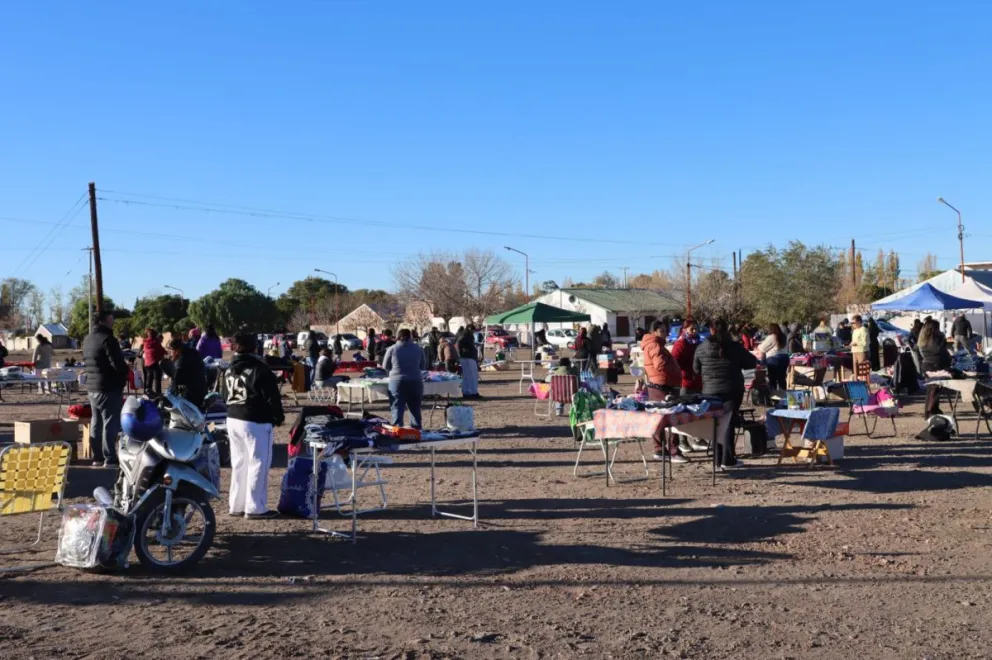 Los feriantes se instalaron en el predio desde temprano y permanecerán hasta la tarde. Foto: Tania Domenicucci
