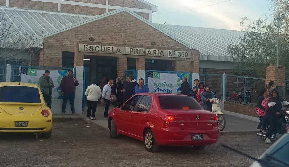 La jornada de “ActivaMente” se realizó en la Escuela 350 de Chacramonte y reunió a cientos de adultos mayores de distintos barrios de Roca. Foto cortesía