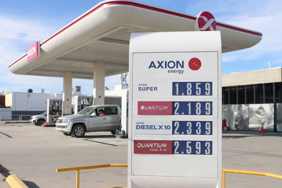 Axion es donde el precio del combustible se encuentra m&aacute;s elevado. Foto: Tania Domenicucci