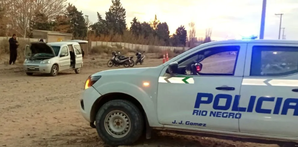 Durante el procedimiento, personal de Toxicomanía secuestró cocaína fraccionada en distintos envoltorios. Foto: Policía de Río Negro