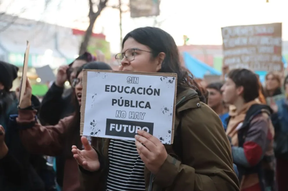 Habrá volanteadas en el centro y en la Ruta 22 durante los días previos a una nueva marcha federal en defensa de las universidades. (Foto: T. Domenicucci. ANR)