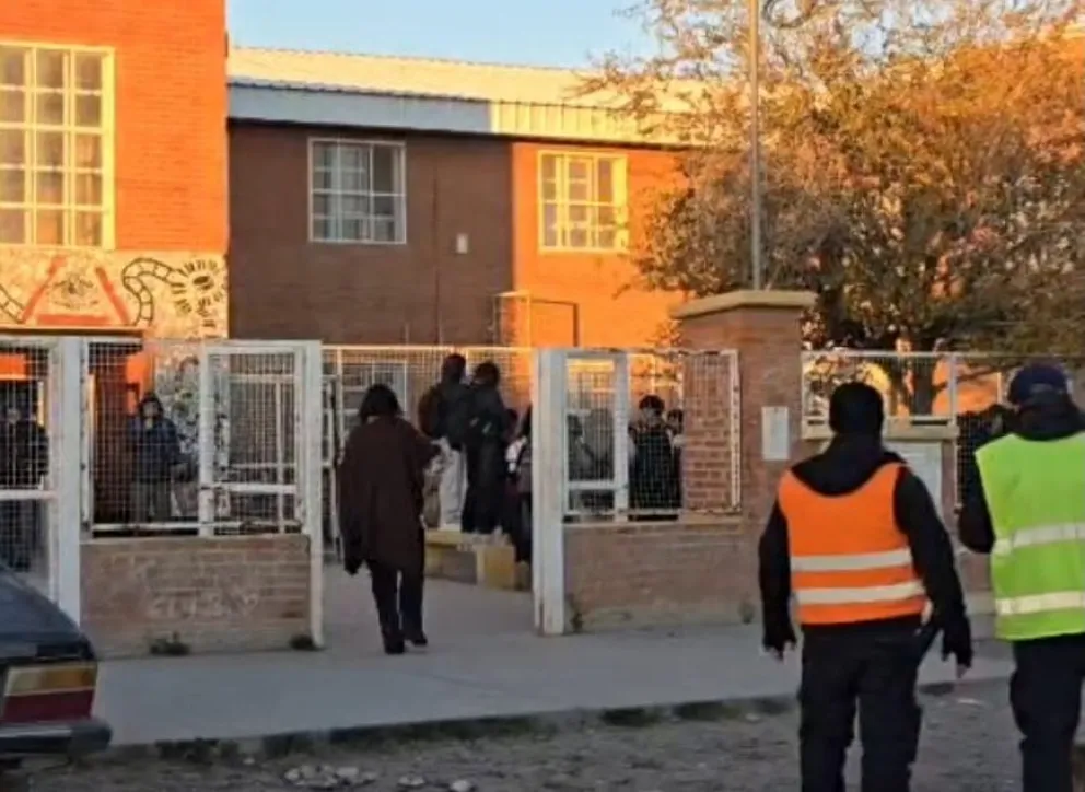 Los estudiantes fueron evacuados de forma preventiva. Foto: Somos el Valle