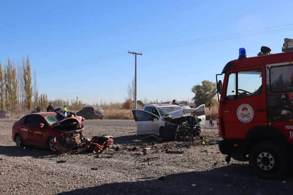 El choque frontal ocurrió sobre Ruta 22, en cercanías de Colonia Fátima, y dejó como saldo un hombre fallecido y varios heridos de gravedad. Foto Tania Domenicucci-ANR