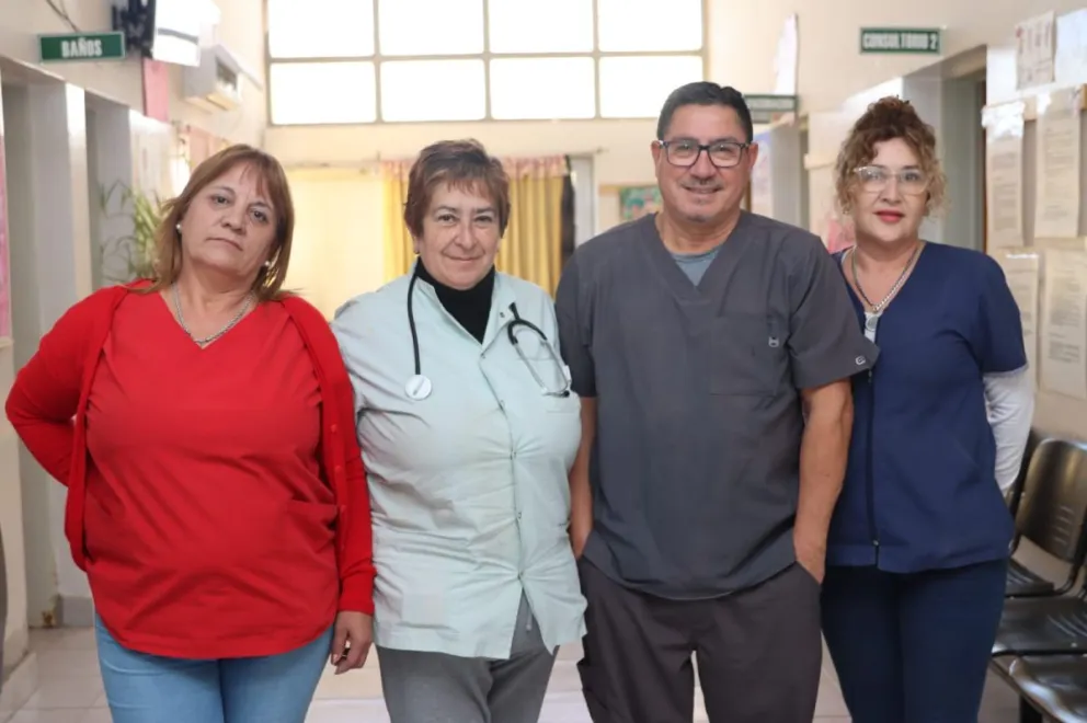 Darío y Marcela, del lado derecho, junto a sus compañeras del CAPS, Ruth Sánchez y Mirta Muñoz. Foto: Tania Domenicucci