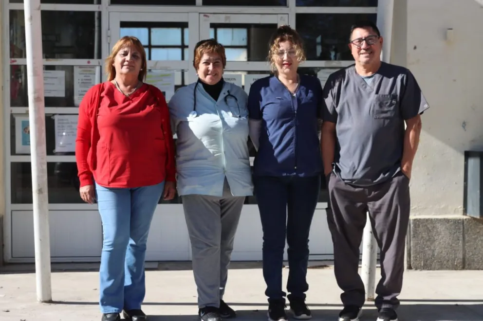 Darío Valladares, Marcela Parra, Ruth Sánchez y Mirta Muñoz además de la atención médica en el CAPS, realizan salidas por los barrios. Foto: Tania Domenicucci