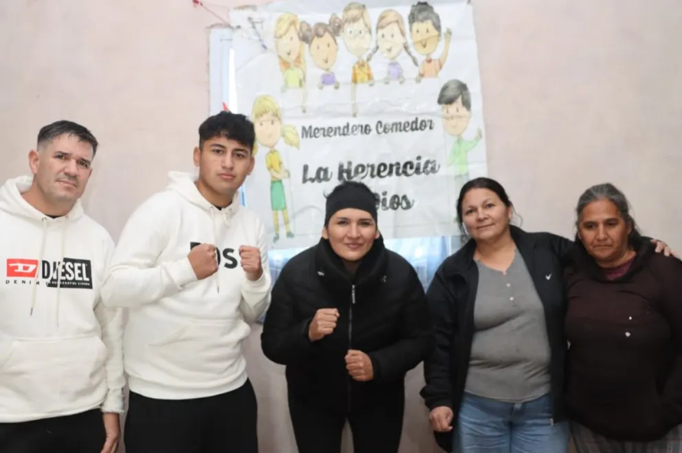 Las clases gratuitas de “En mi barrio se boxea” comenzarán en Quinta 25 y esperan recibir la ayuda de todos los roquenses con insumos básicos para el entrenamiento. Foto Tania Domenicucci-ANR