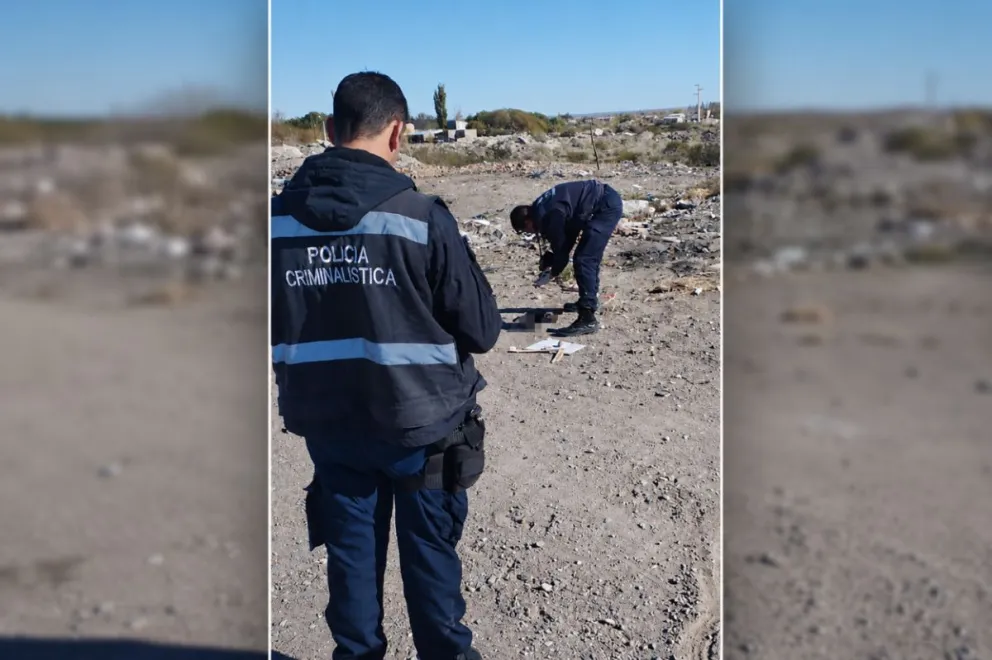 Personal de Criminalística trabajó en el sector de Alta Barda después de la denuncia por disparos frente a una vivienda. Foto: Policía Río Negro.