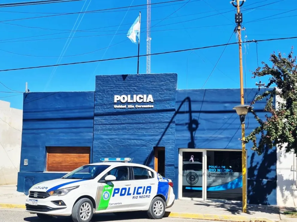 El personal policial atrapó a los ladrones junto cuando intentaban escapar con los elementos robados. Foto archivo