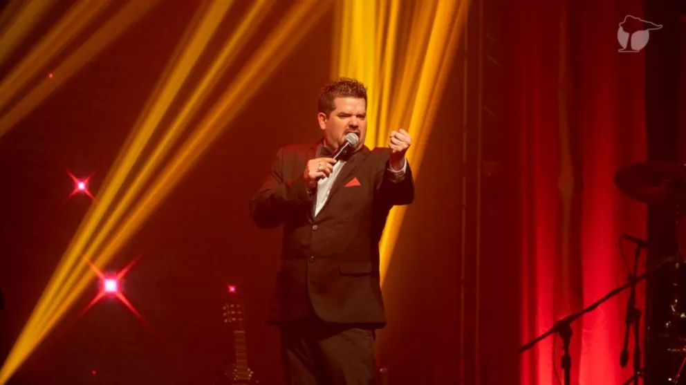 El homenaje a Sandro combinará música en vivo con imágenes de sus películas y shows históricos en el escenario del Auditorio Tilo Rajneri. Foto: FCP.