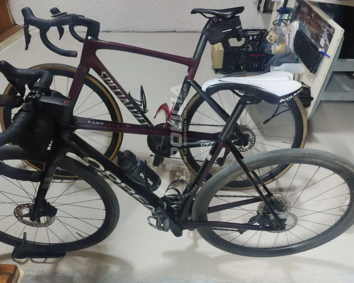 Parte de las bicicletas que fueron secuestradas como parte de la causa. Foto: Polic&iacute;a de Neuqu&eacute;n