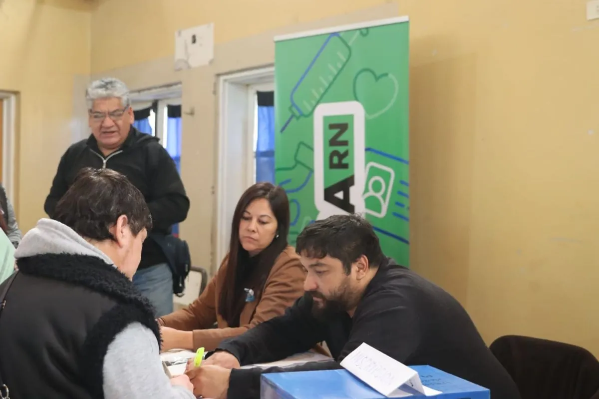 Vecinas y vecinos de Barrio Nuevo aprovechan para realizar tr&aacute;mites en organismos provinciales. Foto: Tania Domenicucci