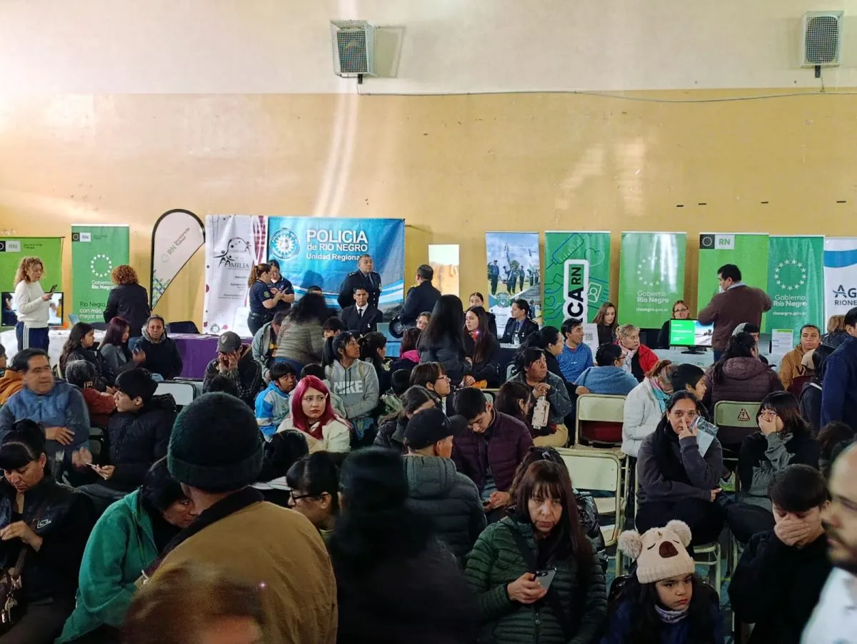 Desde temprano muchas familias se acercaron a  la ESRN 116. Foto: Tania Domenicucci