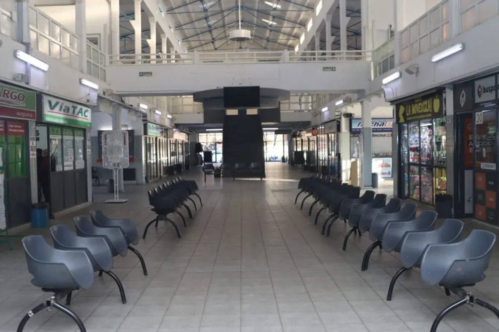 Las agencias de la terminal coincidieron en que este fue uno de los fines de semana largos con menor movimiento de pasajeros en los últimos años. Foto Tania Domenicucci-ANR