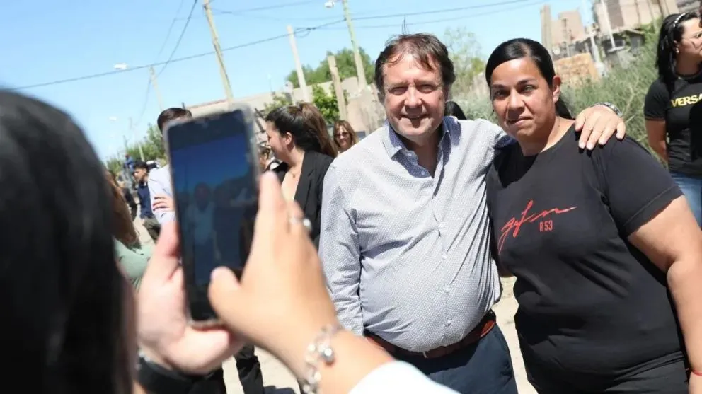 El Gobernador Alberto Weretilneck acompañó a la comunidad de Allen en un nuevo aniversario, y los festejos por el 25 de Mayo. (Foto: gentileza)