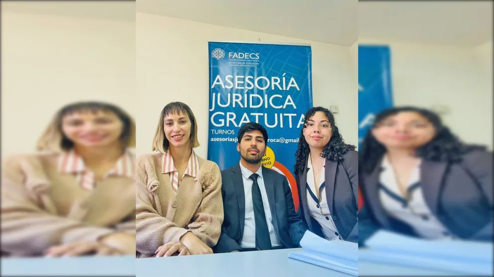 Las asesorías jurídicas son realizadas por estudiantes avanzados de abogacía junto a una docente de la carrera. Foto: Fadecs