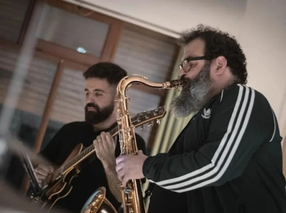 El saxofonista Walter Lusarreta es uno de los músicos que integra los dos ensambles que se presentan este viernes en Italia Unida, a metros de Sarmiento y San Martín. (Foto: gentileza)