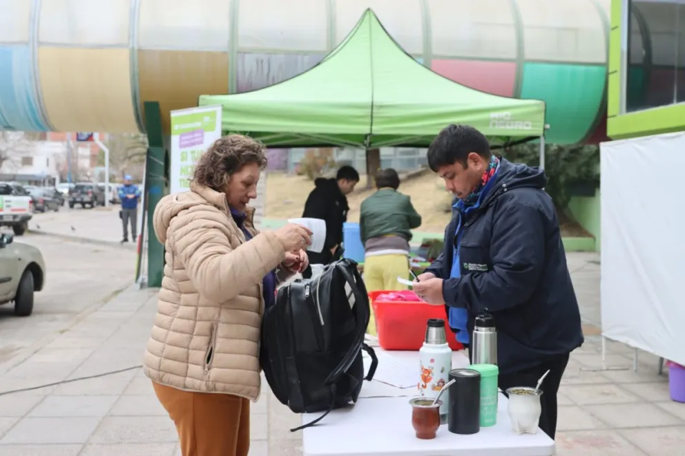 La modalidad "AutoVac" busca facilitar el proceso de vacunación para vecinos y vecinas, mientras desarrollan sus actividades diarias. (Foto: Tania Domenicucci. ANR)