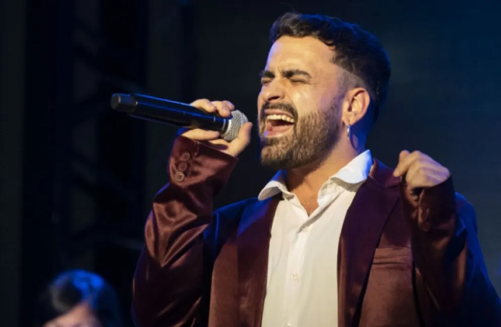 Pablo Aristimuño será una de las voces del homenaje a Elton John que Fundación Cultural Patagonia presentará este fin de semana en Roca y Cipolletti. Foto: Fundación Cultural Patagonia 