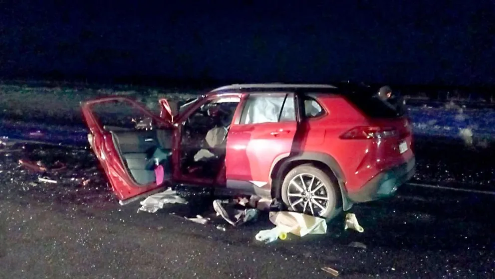 El Toyota Corolla Cross quedó destruido en su parte frontal. (Foto: gentileza)
