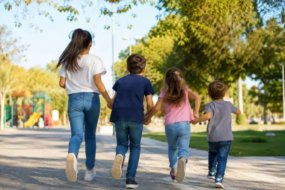 La adolescente busca recuperar el contacto con sus tres hermanitos mediante una demanda presentada ante el fuero de Familia. Foto: ilustrativa.