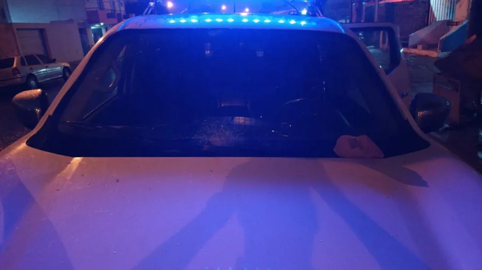 El procedimiento se realizó en barrio 60 Viviendas y terminó con el secuestro de los rodados y la intervención de la Fiscalía. Foto gentileza Policía de Rio Negro