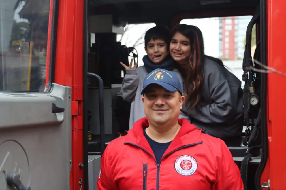 "Ellos lo viven muy a fondo", contó Brizuela sobre sus hijos, que desde pequeños convivieron con la realidad de ser parte de una familia de bomberos. Foto Tania Domenicucci-ANR