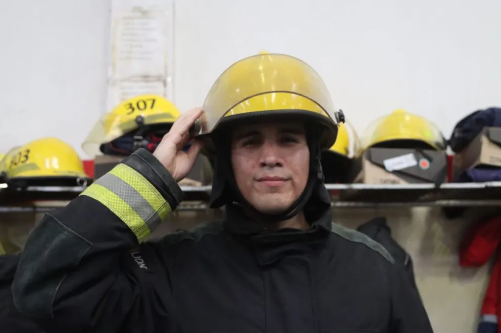  “Si dejara de ser voluntario perdería la magia. Estamos todos acá porque creemos en esto”, afirmó Chamorro en el día nacional de los Bomberos Voluntarios.