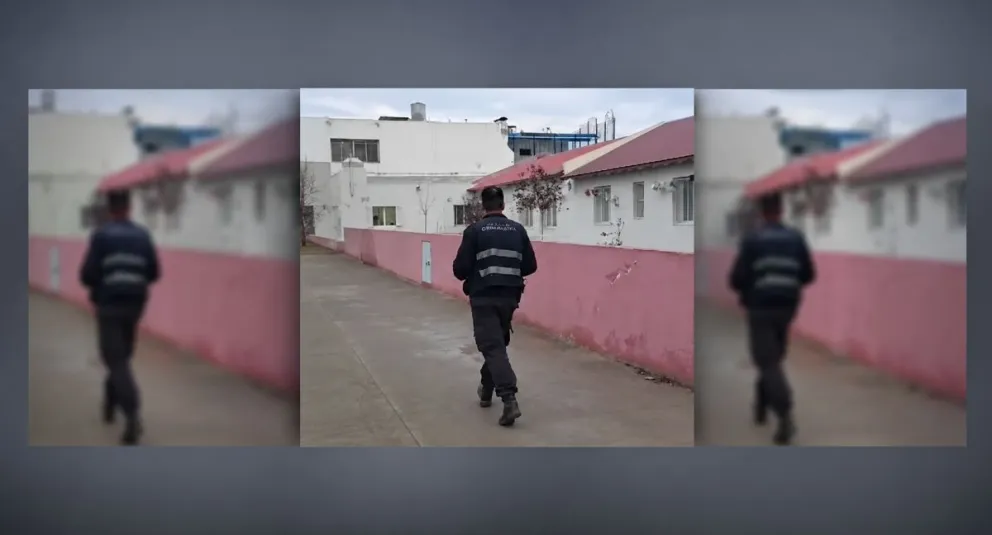 La investigación busca determinar quiénes ingresaron dos veces al establecimiento educativo en menos de 48 horas. Foto: Policía de Río Negro.