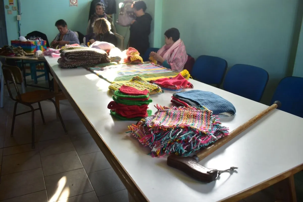 Las frazadas que ya fueron confeccionadas podr&aacute;n verse esta s&aacute;bado. Foto: Feria del And&eacute;n