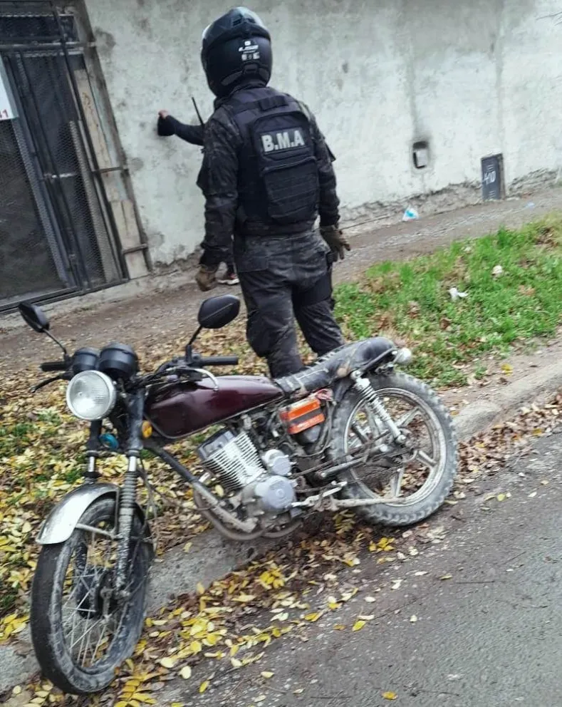 La moto habia sido denunciada como robada en Allen. Foto: Polic&iacute;a de R&iacute;o Negro