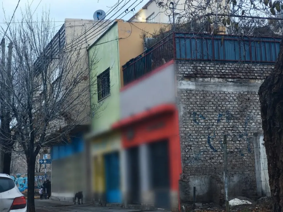 El allanamiento se realizó este sábado en un departamento ubicado sobre un local comercial de Avenida Roca, casi Tres Arroyos. Foto: gentileza.