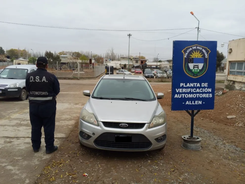 La irregularidad fue detectada durante una verificación de rutina y el vehículo quedó a disposición de la Justicia. Foto: Policía de Río Negro.