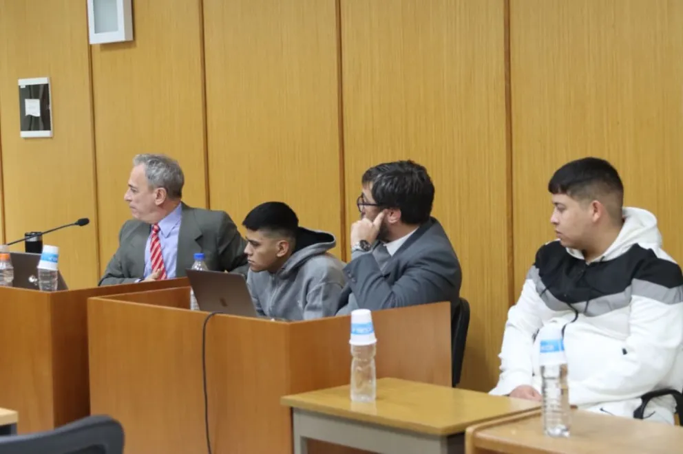 Dos acusados mayores de edad enfrentan el juicio oral; la Fiscalía sostiene que actuaron con un plan común para intentar matar a la víctima. Foto: Tania Domenicucci