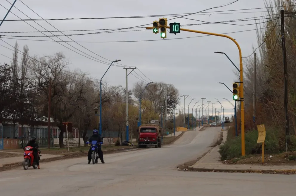 Vecinos señalaron que los controles en determinadas esquinas ayudaban a reducir la velocidad y ordenar la circulación. Foto Tania Domenicucci-ANR