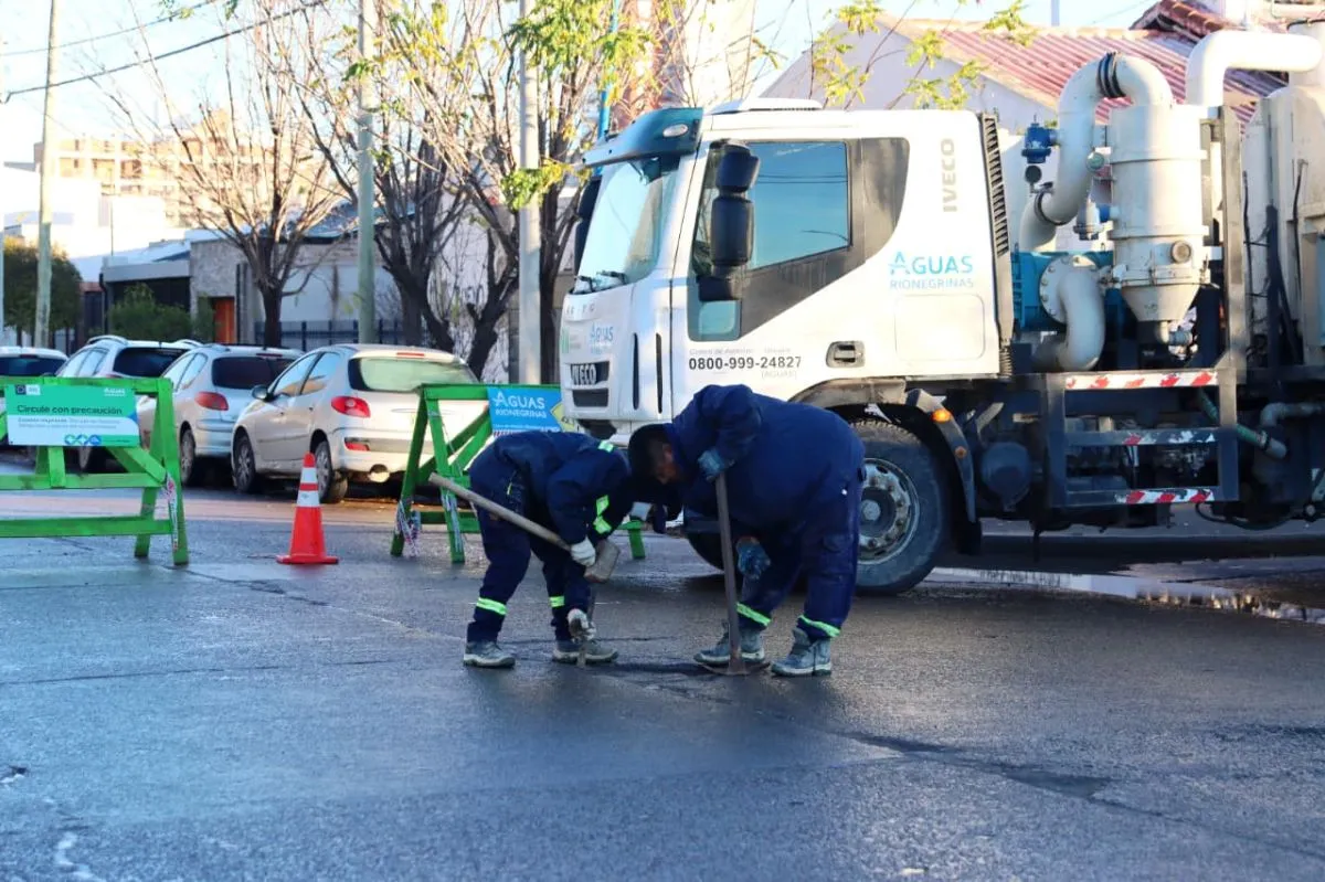 La cuadrilla de ARSA continuar&aacute; con los trabajos en otros puntos de la ciudad. Foto: Tania Domenicucci