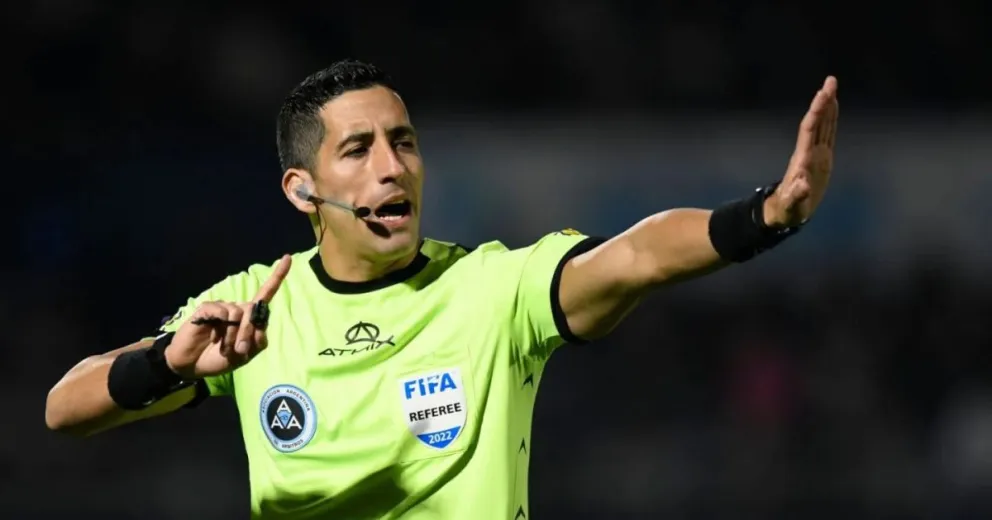 Falcón Pérez logró su estatus de árbitro FIFA en 2022.