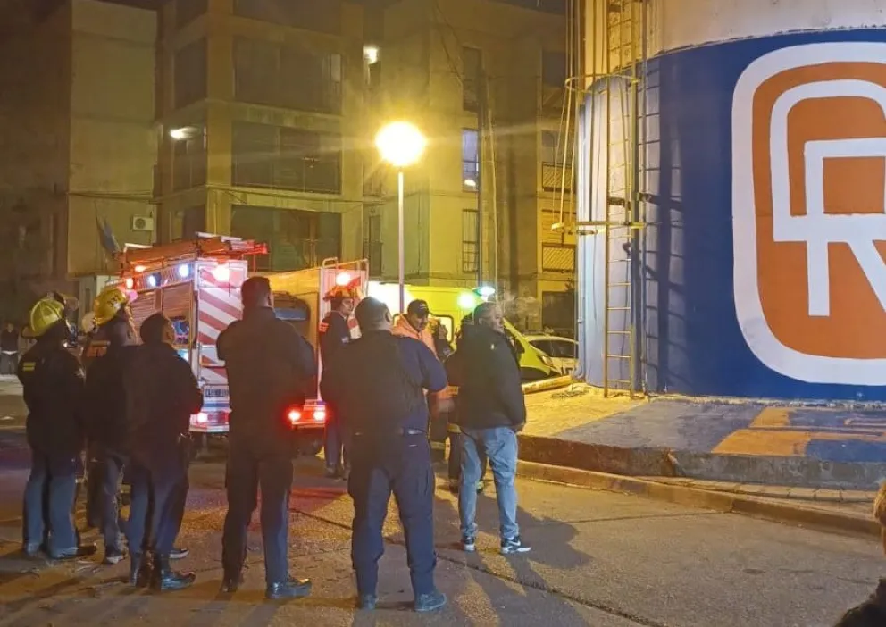 La presencia de policía, Siarme y Bomberos alertó a los vecinos del barrio. (Foto; gentileza)