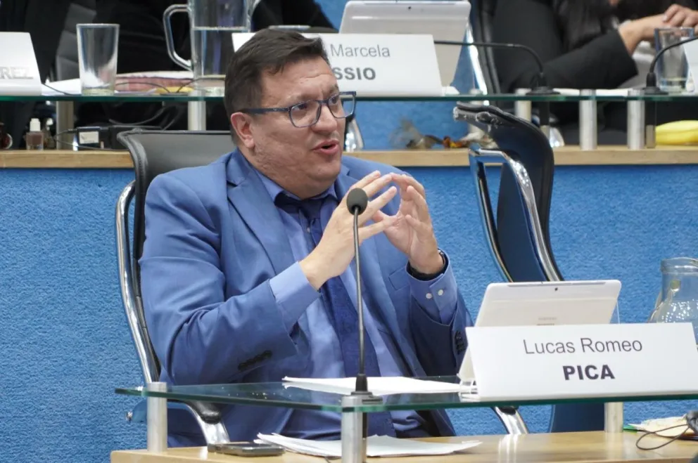El Legislador Lucas Pica consideró que es urgente legislar en la prohibición y regulación de uso de estos dispositivos, para evitar distracciones que cuesten vidas. (Foto: gentileza)