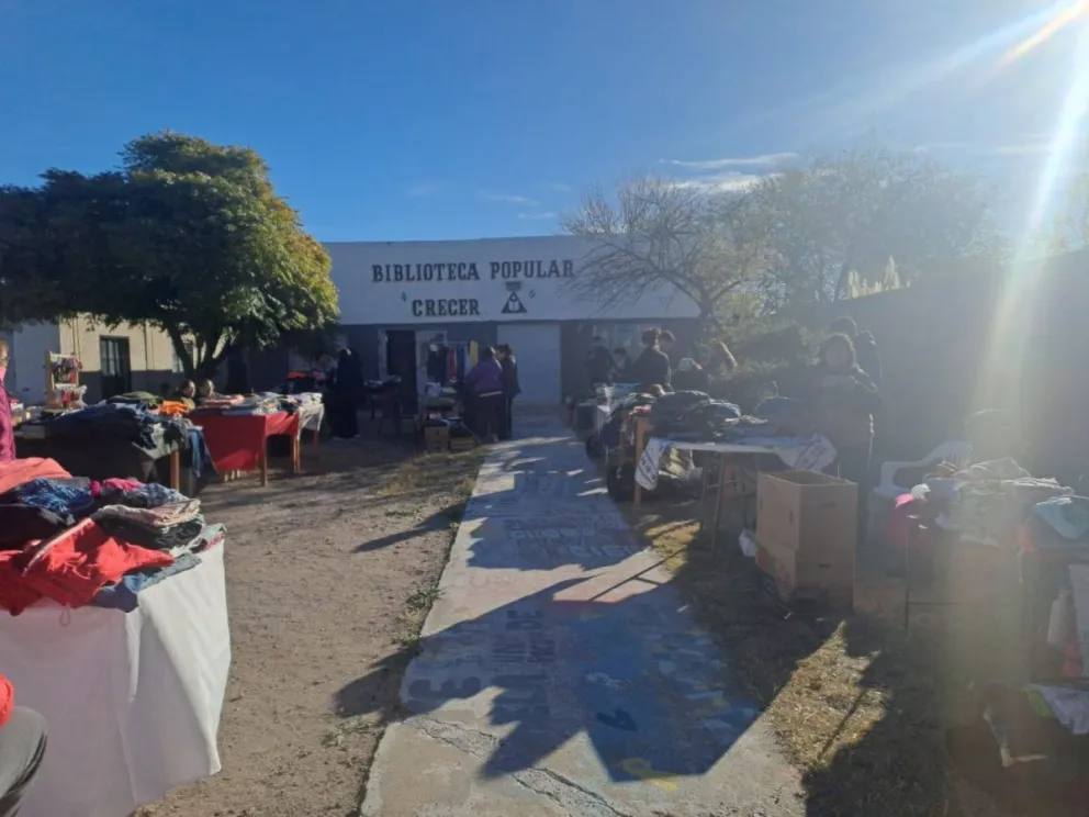 La feria se realizará este lunes desde las 14 en Biblioteca Crecer y combinará venta, trueque y espacio para emprendedores locales. Foto gentileza