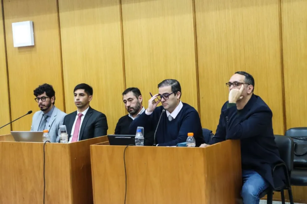 Román y Ocampo durante la audiencia realizada este miércoles en los Tribunales de Roca. Foto: Tania Domenicucci.