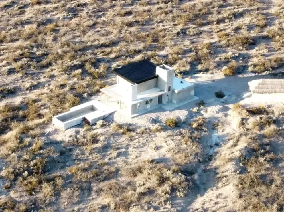 La vivienda construida dentro del Área Natural Protegida Paso Córdoba quedó nuevamente en el centro de la disputa judicial entre sus propietarios y la Municipalidad de Roca. Foto: Archivo.