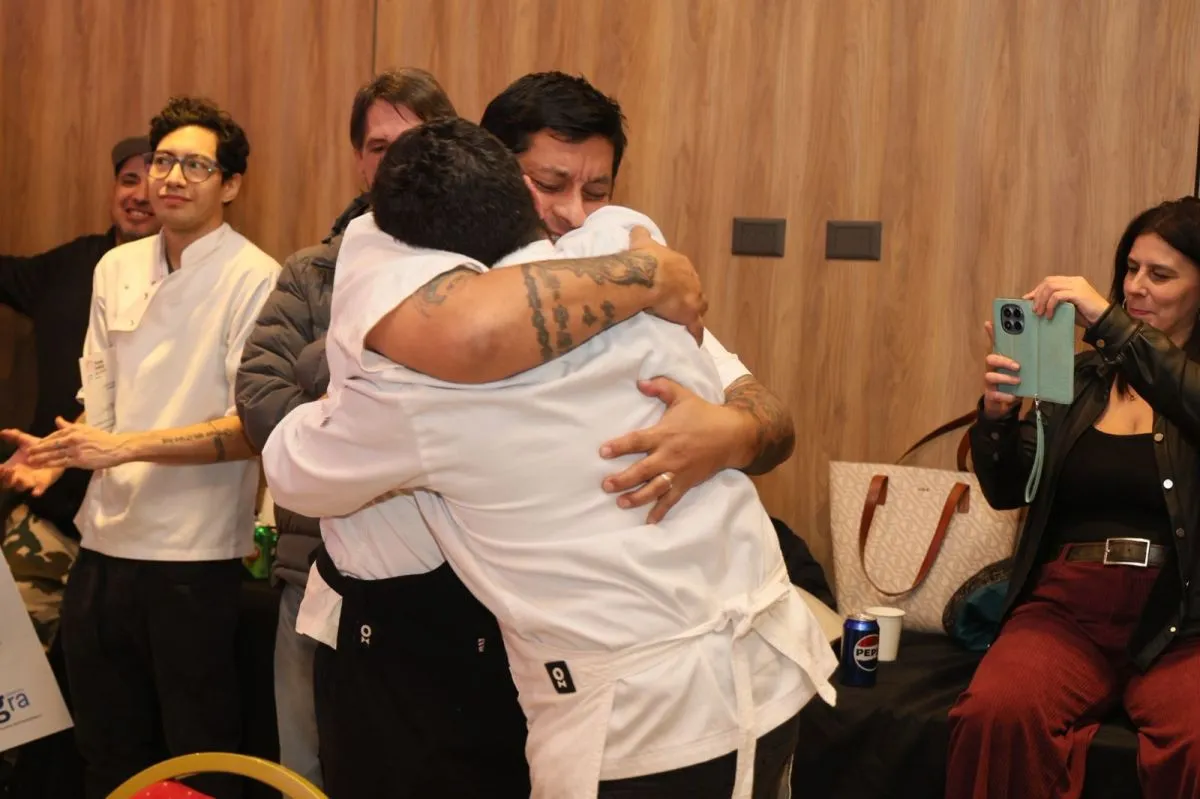 La emoci&oacute;n del equipo roquense tras conocer los resultados de la competencia que reuni&oacute; a cocineros de toda la regi&oacute;n. Foto: Gentileza.
