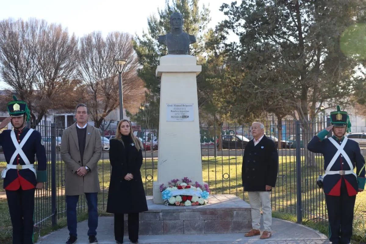 Junto al monumento a Manuel Belgrano. Foto: Tania Domenicucci