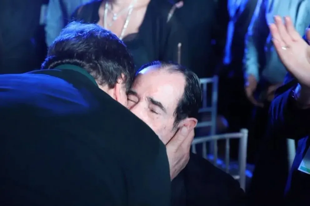 El gobernador emitió un emotivo mensaje para los padres en su día. (Foto: gentileza)