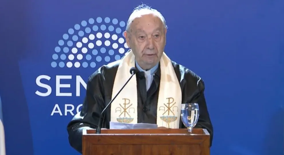 Vicente Martínez Torrens durante la bendición a veteranos de Malvinas en el Senado de la Nación. Foto: captura de video Senado Argentina.