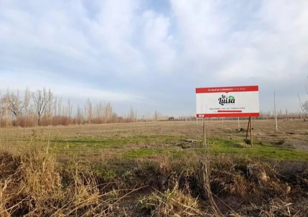 Vecinos de Allen aseguran que el loteo aún no cuenta con obras terminadas y cuestionan los plazos comprometidos por la empresa Bartolomé SA. Foto cortesía 