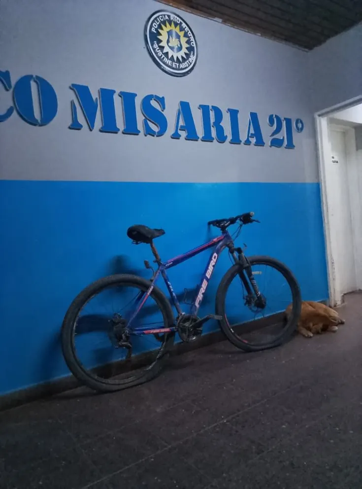 Los efectivos policiales le restituyeron el rodado en la Comisaría 21. Foto gentileza