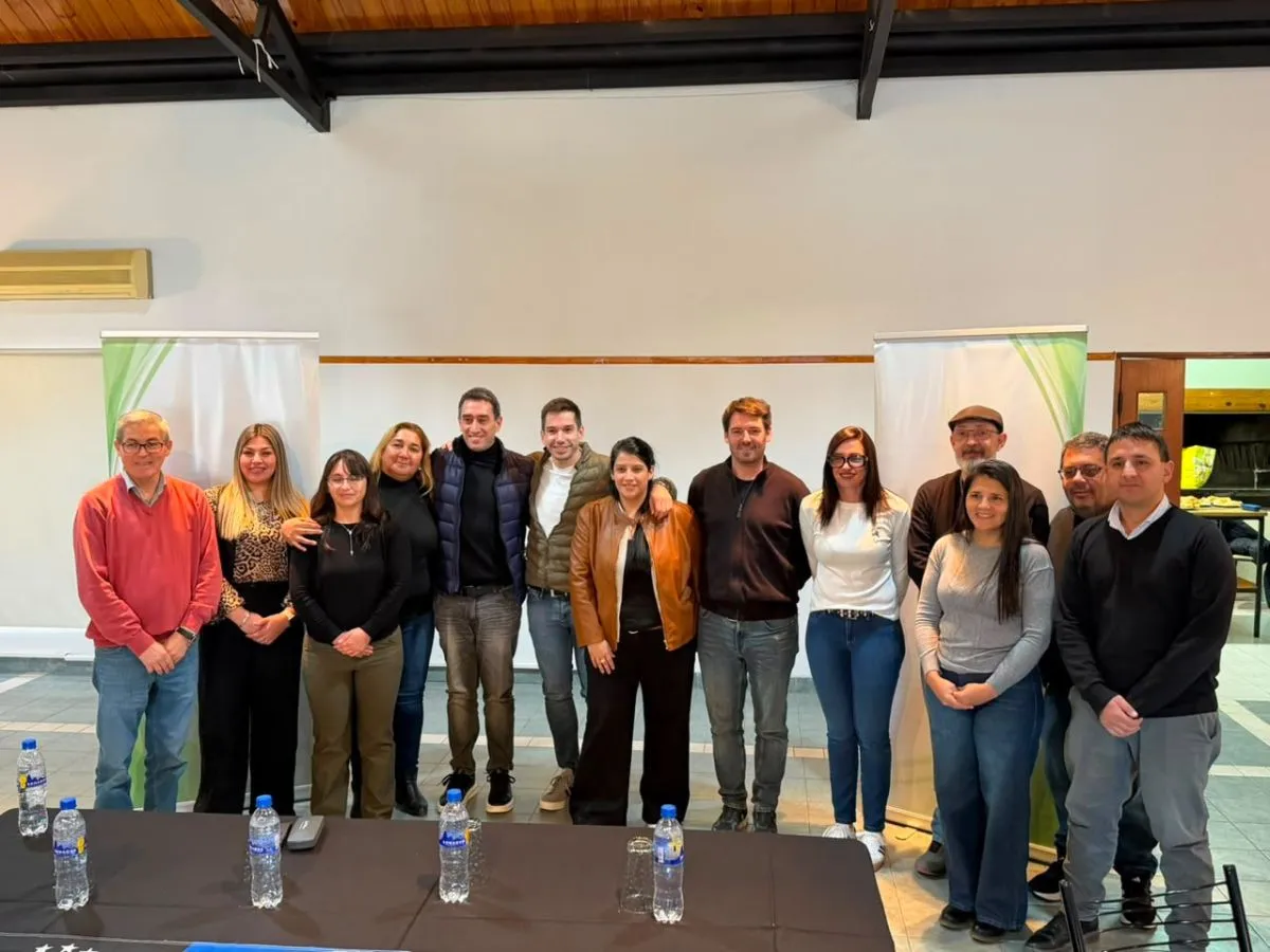 Integrantes de la conducci&oacute;n provincial de Juntos Somos R&iacute;o Negro participaron del encuentro realizado en Roca. Foto: Conducci&oacute;n JSRN.