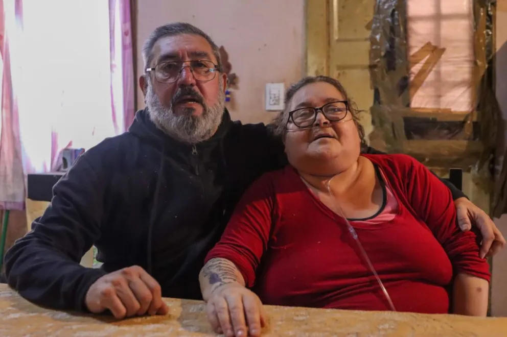 Por cuestiones de salud de Mónica, el roperito actualmente funciona dentro de la vivienda y ahora buscan señalizarlo para que más vecinos sepan dónde encontrarlo. Foto Tania Domenicucci-ANR